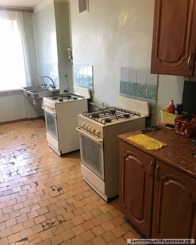 Комнату в 4-х комнатной квартире (общежитии)