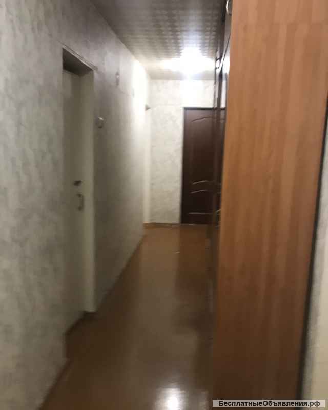 Комнату в 4-х комнатной квартире (общежитии)