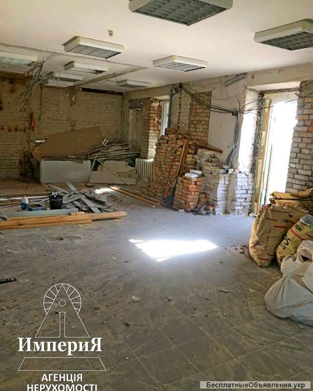 3-Х комнатную 104 квадрата на ДНСе. Кирпичный дом 2000 года.