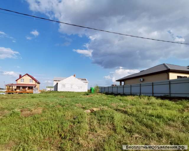 Участок, 5,0 соток, п. Октябрьский, ул. Лучистая, все коммуникации.