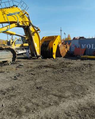 Экскаватор Komatsu 3000