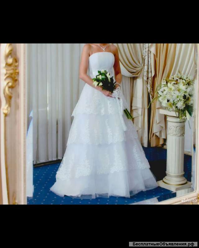 Свадебное платье белое 44-48 со шлейфом
