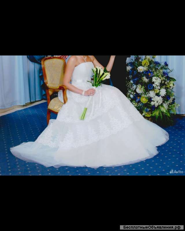 Свадебное платье белое 44-48 со шлейфом