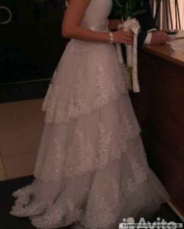 Свадебное платье белое 44-48 со шлейфом