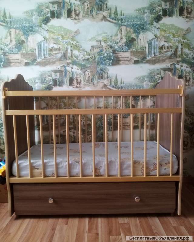 Детская кроватка