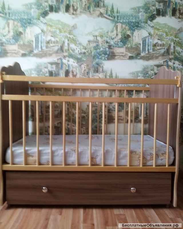 Детская кроватка