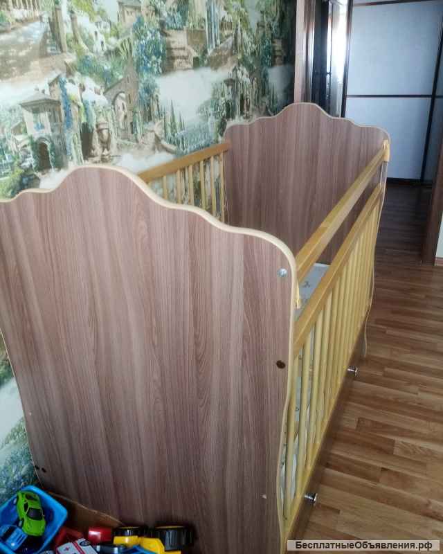 Детская кроватка