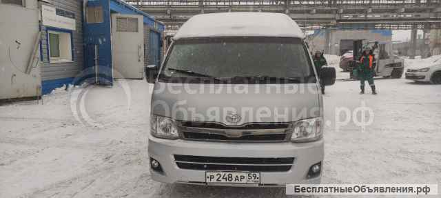 Микроавтобус TOYOTA HIACE