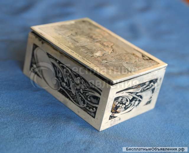 Старинная шкатулка «Возвращение с мессы» с оригинала картины Люсьена Гро. Франция, конец XIX века.