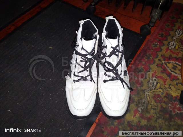 Кроссовки женские 40 размер новые