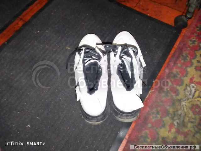 Кроссовки женские 40 размер новые