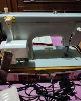 Электрическая швейная машинка