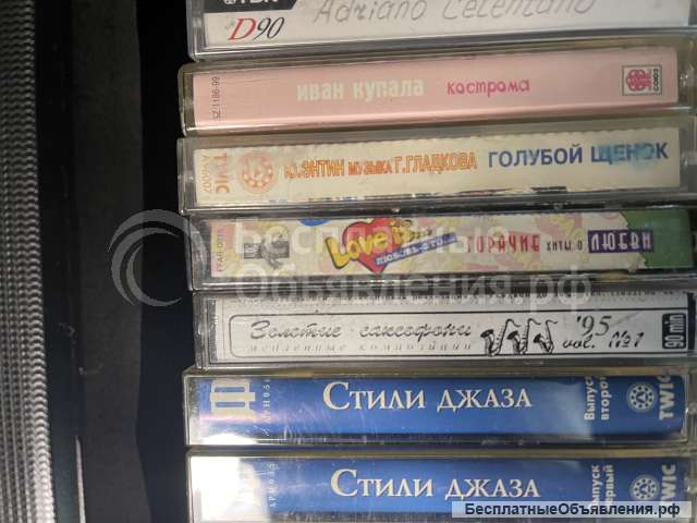 Аудиокассеты со студийными записями групп и солистов