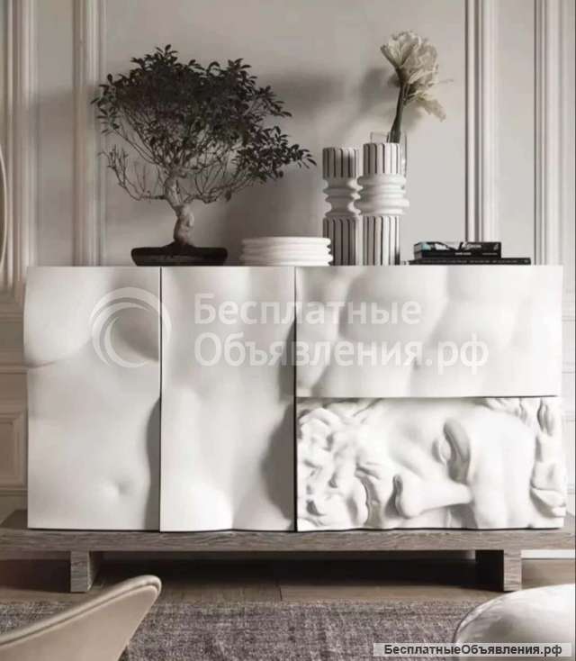 Дизайнерский комод с античными мотивами