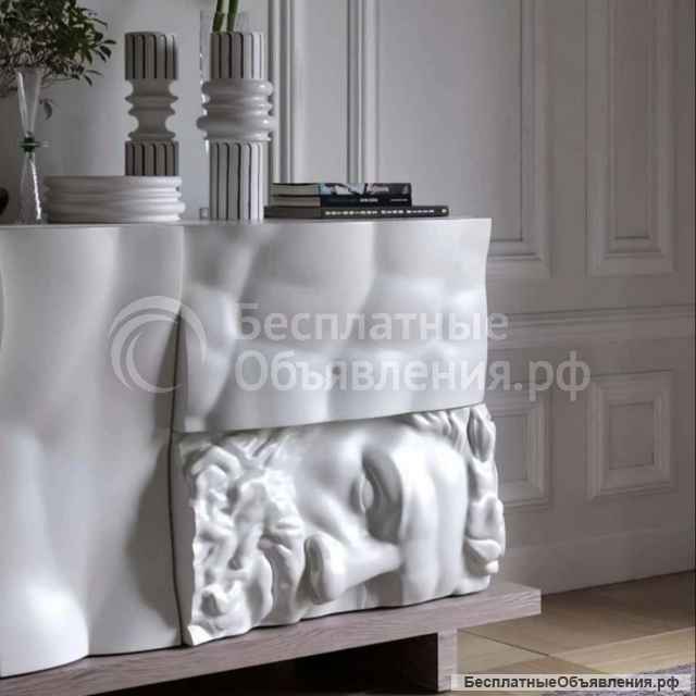 Дизайнерский комод с античными мотивами