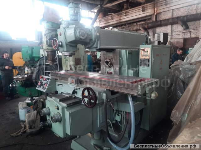 Широкоуниверсальный фрезерный станок 6Т83Ш