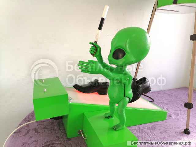 Необычное новогоднее оформление магазина обуви