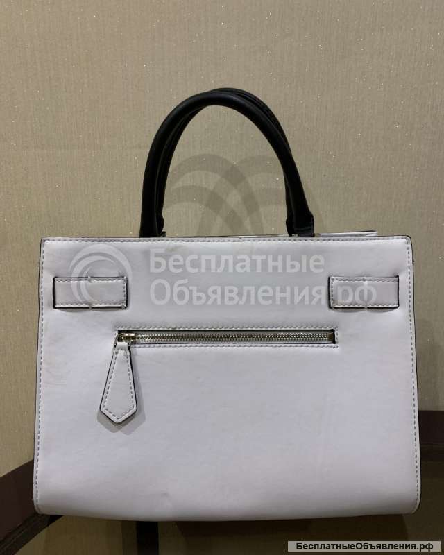 Женская сумка от Guess