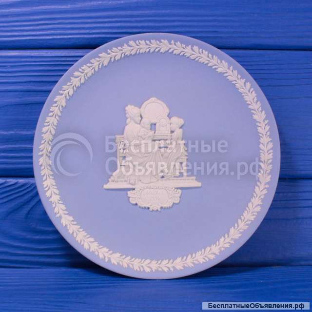 Тарелка Mother 1994 Wedgwood