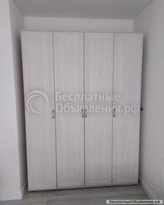 Трехстворчатый шкаф