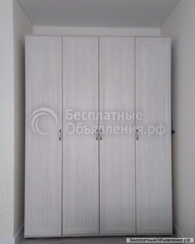 Трехстворчатый шкаф