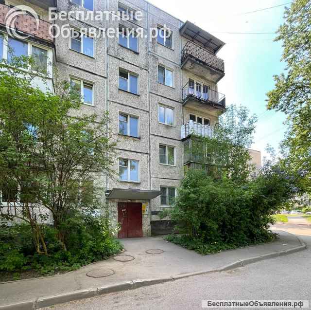 В Гатчине ухоженную 1кв.-32м на 4/5эт.