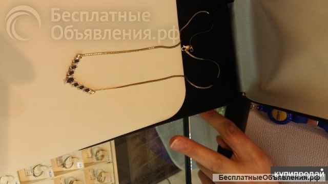 Ювелирный гарнитур из трех предметов (кольцо, серьги, колье)