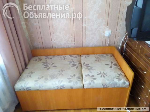 Маленький диван