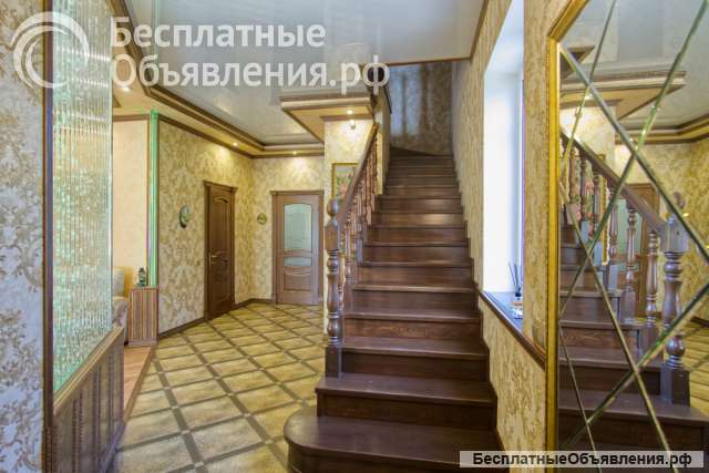 Двухэтажный дом с дорогим ремонтом