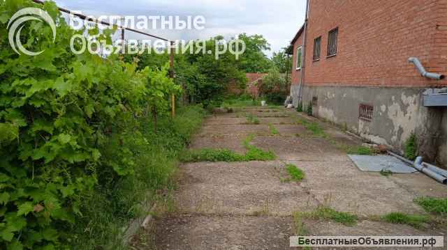 Дом в 4-х уровнях с бассейном на 12 сотках земли