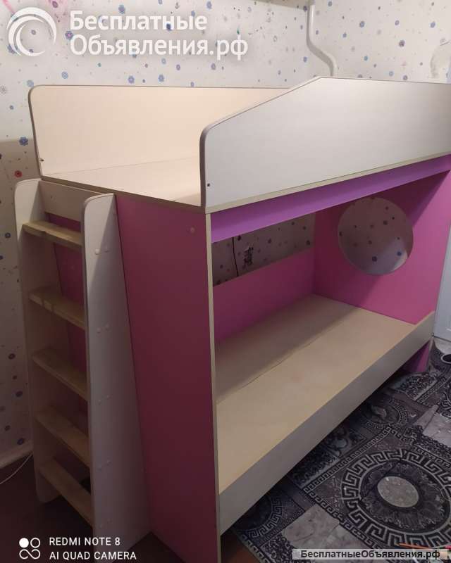 Трехярусная кровать б/у