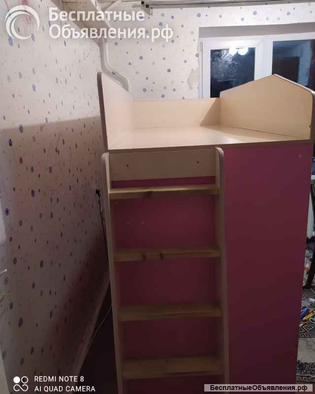 Трехярусная кровать б/у
