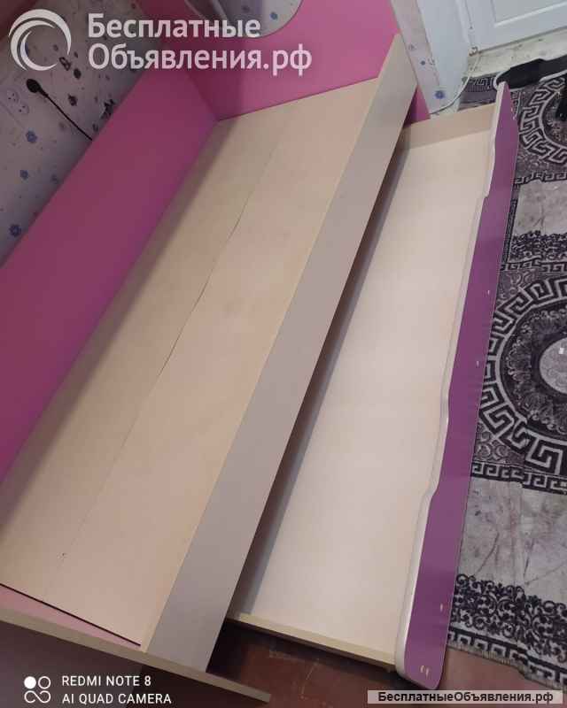 Трехярусная кровать б/у