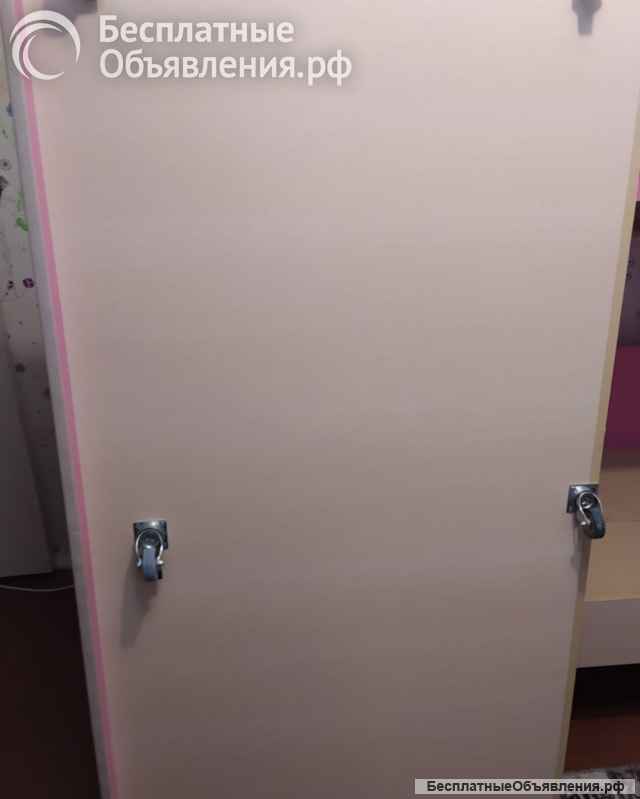 Трехярусная кровать б/у