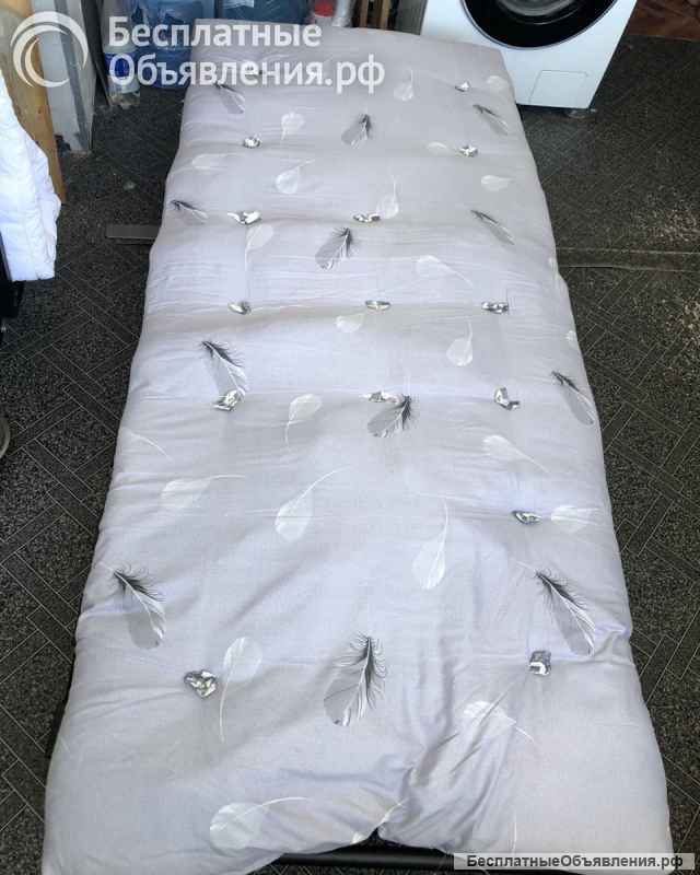 Раскладушка на колёсиках с матрасиком