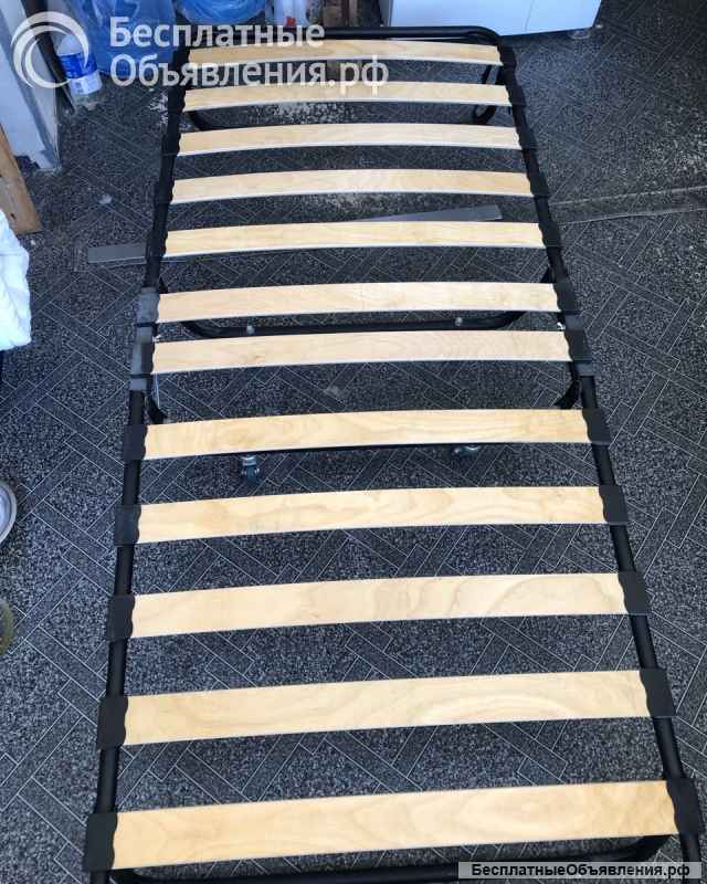 Раскладушка на колёсиках с матрасиком