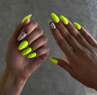 Маникюр и педикюр на дому