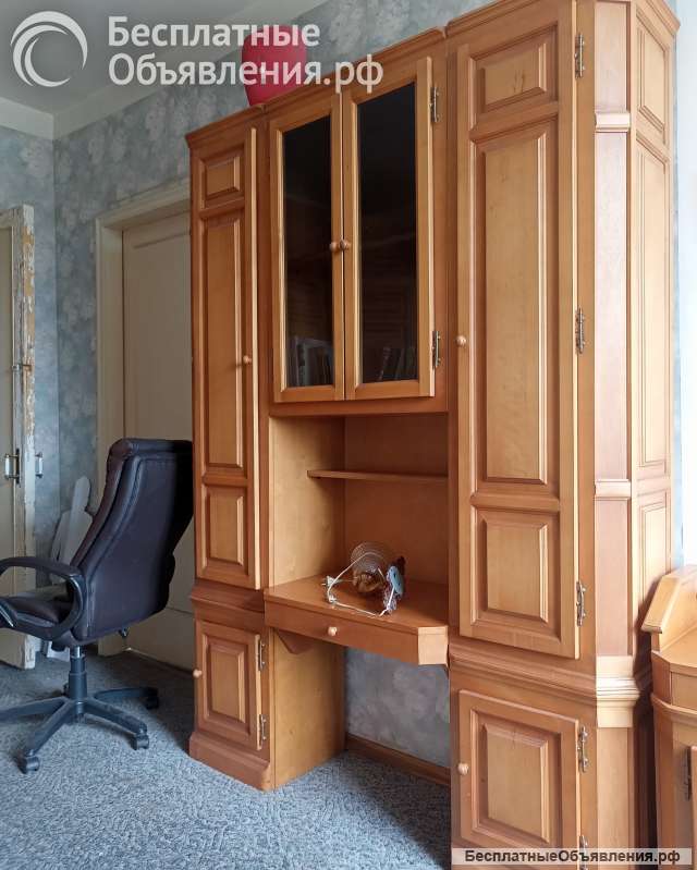 Спальный гарнитур из березы б.у.