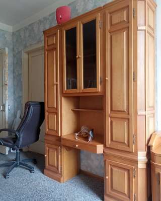 Спальный гарнитур из березы б.у.