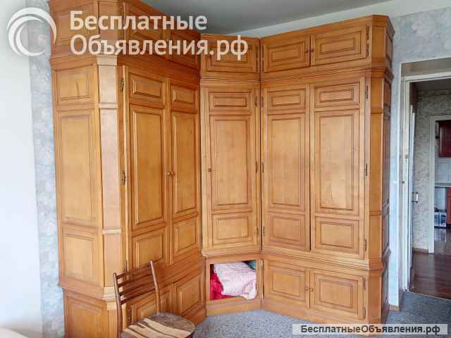 Спальный гарнитур из березы б.у.