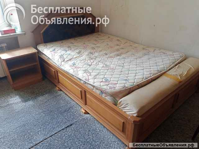Спальный гарнитур из березы б.у.