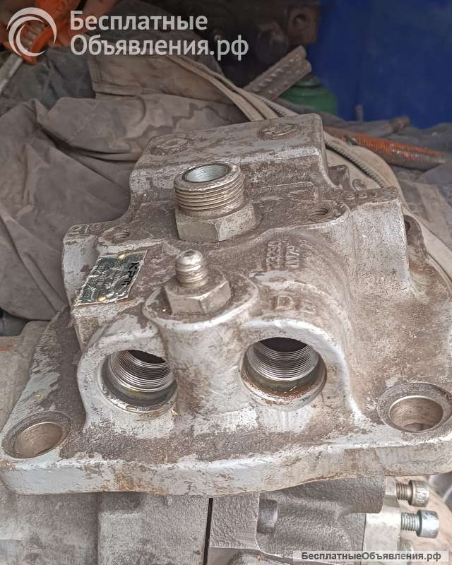 Крышка гидромотора поворота 692702