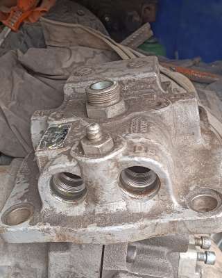 Крышка гидромотора поворота 0692702