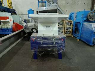 Дробилка XFS - 600 для твердых пластмас