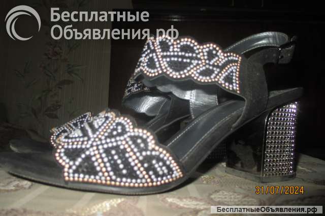 Босоножки 37