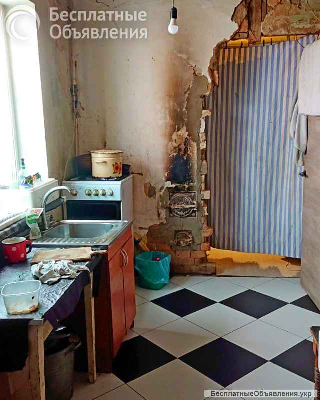 Частину будинку в Центрі. Окремий двір.Всі комунікації.