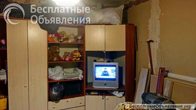 Частину будинку в Центрі. Окремий двір.Всі комунікації.