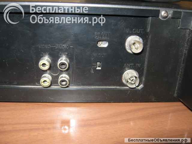 Видеомагнитофон Akai VS-F220EDG