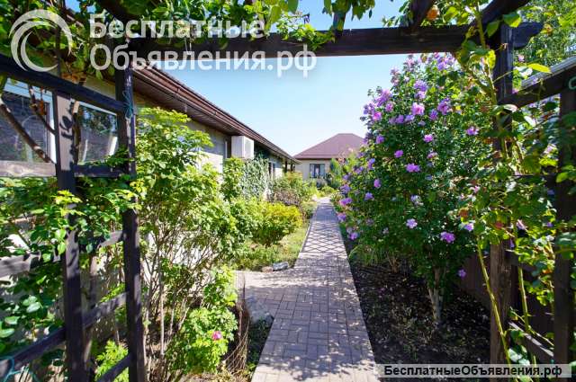 Дом с озером всего в получасе от центра Краснодара