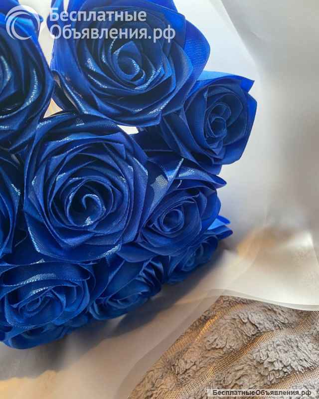 Розы из атласных лент